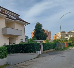 PORZIONE DI BIFAMILIARE ZONA CENTRALE - Via Ombrone